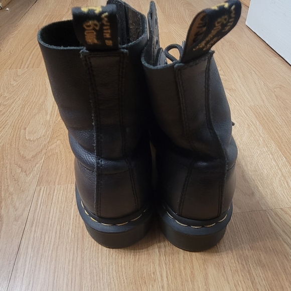 Doc Martin's  black  leather size 8 women's - Picture 3 of 5